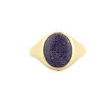 A hallmarked 9ct yellow gold signet ring set with an oval cabochon cut blue goldstone, (S).
