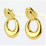 A pair of hallmarked 9ct yellow gold drop earrings, L. 4cm.