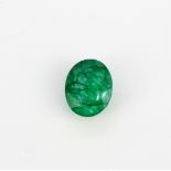 A natural unmounted oval cut emerald, with a certificate, 1.7 x 1.4 x 0.7cm.