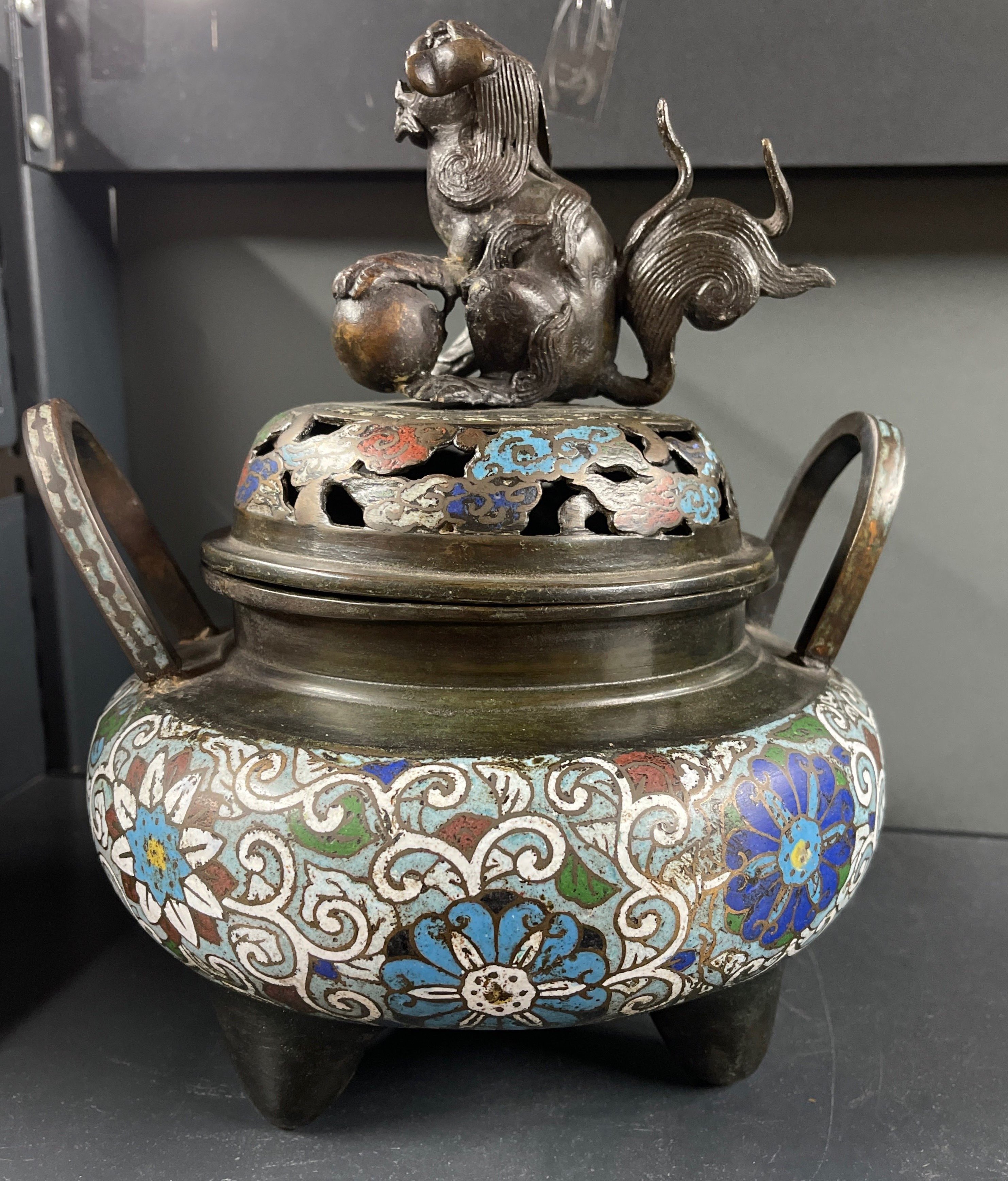 A Chinese enamelled censer, mounted with a lion dog, H. 27cm. - Image 2 of 2