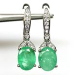 A pair of 925 silver drop earrings set with oval cut emerald and white stones, L. 2.1cm.