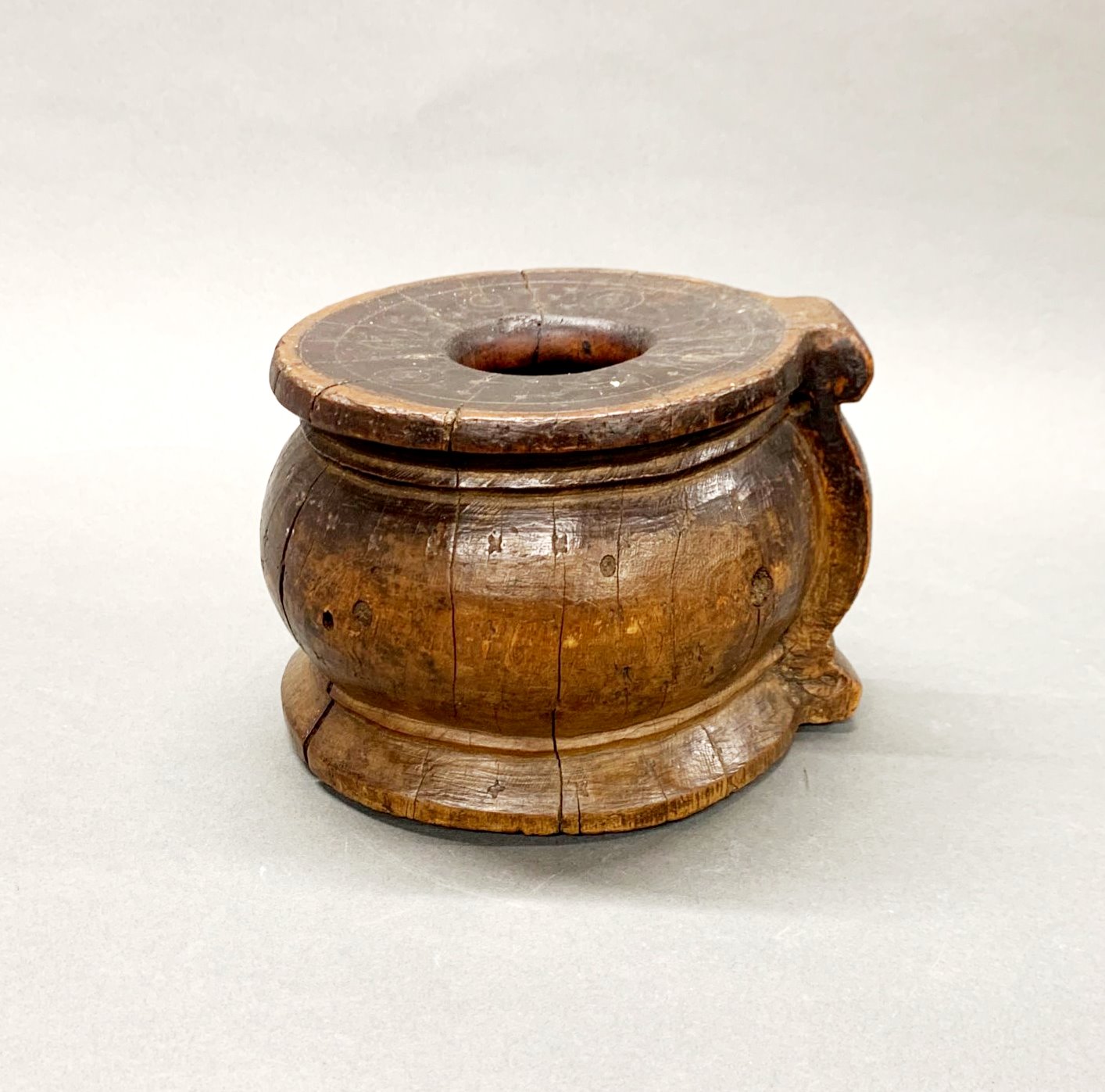 An early (17th / 18th century) wooden mortar, Dia. 20cm, H. 16cm.
