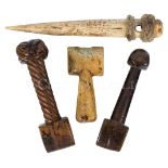 Ø A COLLECTION OF SAILORS' TOOLS, 19TH CENTURY