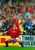 Mark Hughes signed 12x8 Manchester United colour photo. Leslie Mark Hughes, OBE (born 1 November