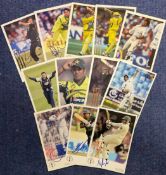 Pakistan collection 12 signed 6x4 colour photo cards featuring players past and present signatures