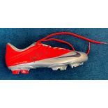 Football. Manchester United FC. A Replica Nike Football Boot signed by Michael Carrick. Good