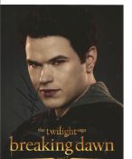 Kellan Lutz Twilight, Expendable actor Signed 10 x 8 inch Colour Photo. Good condition. All