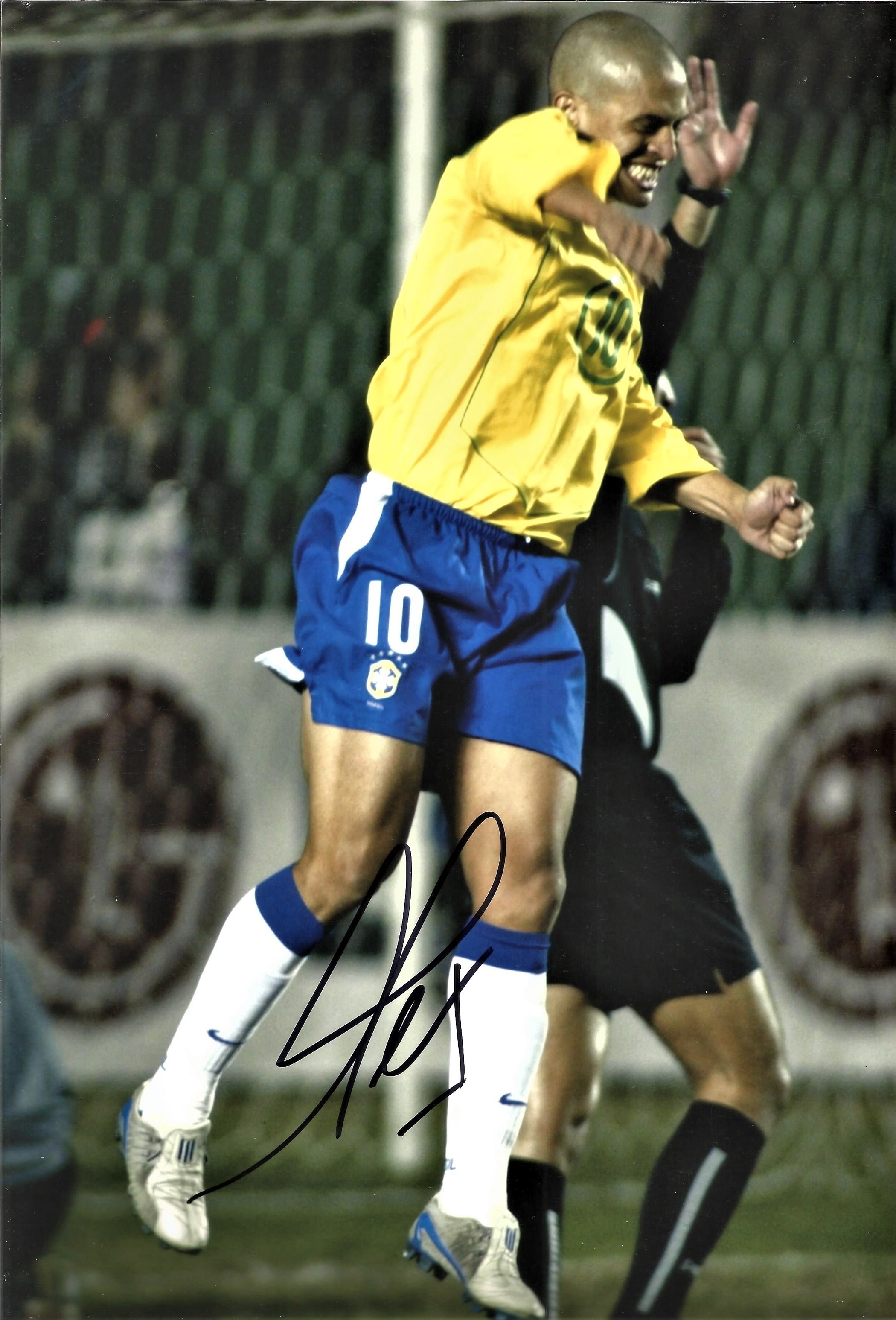 Alex Brazil Signed 12 x 8 inch football photo. Good condition. All autographs come with a