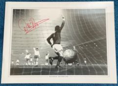 Football Willie Morgan 16x12 Manchester United black and white photo. Good condition. All autographs