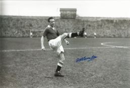 Dean Saunders Hand signed 10x8 Black and White Photo showing Saunders during a match. Good Clear