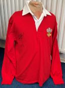 Rugby, Gareth Edwards signed Wales replica retro red Rugby shirt. This lovely shirt is size M and in