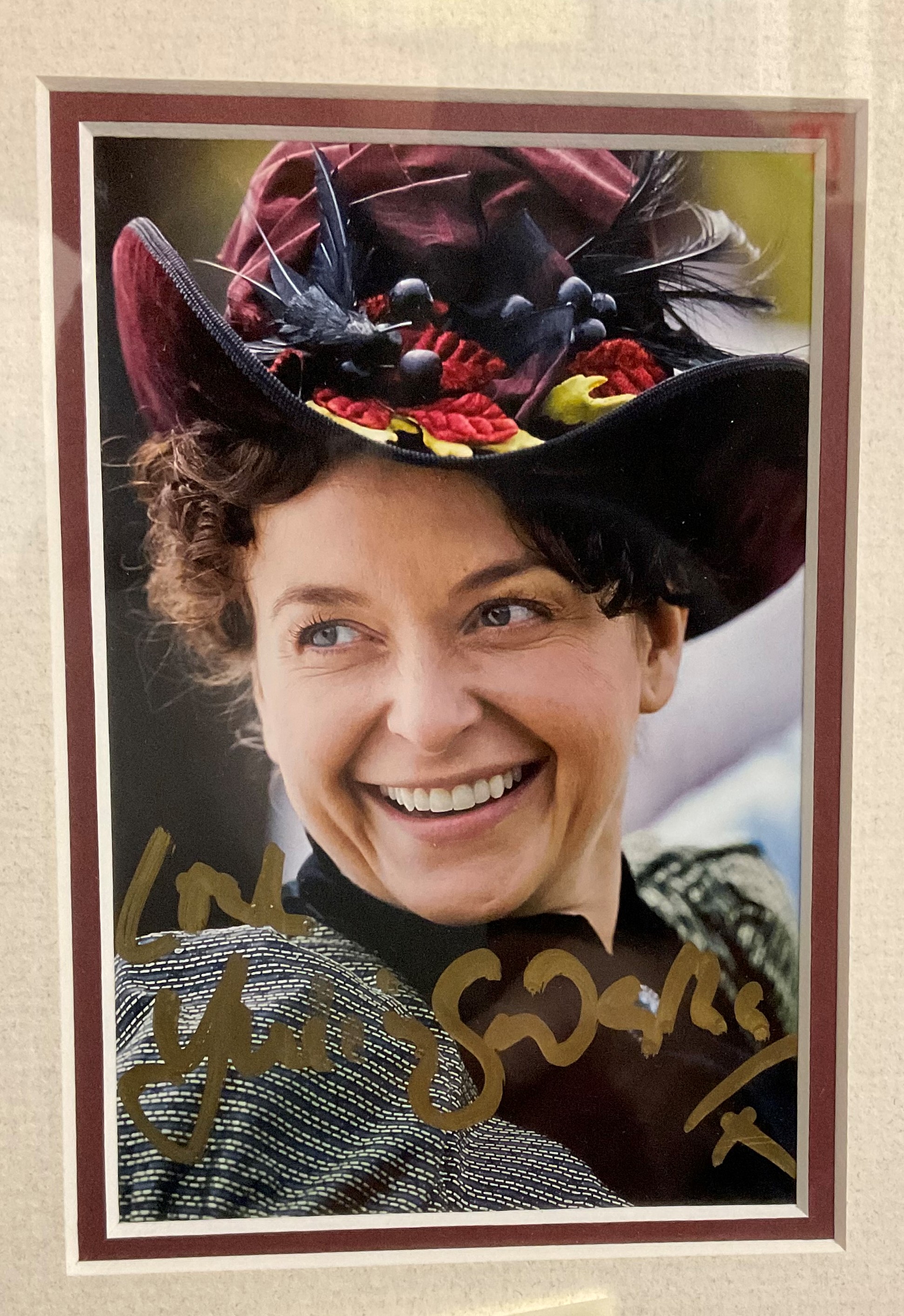 Actress Julia Sawalha Hand signed 6x4 colour Photo in gold look Frame measuring 15x12. 5 Overall.