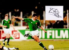 Football, Kevin Sheedy signed and mounted colour presentation photograph, approx 16x12. Sheedy spent