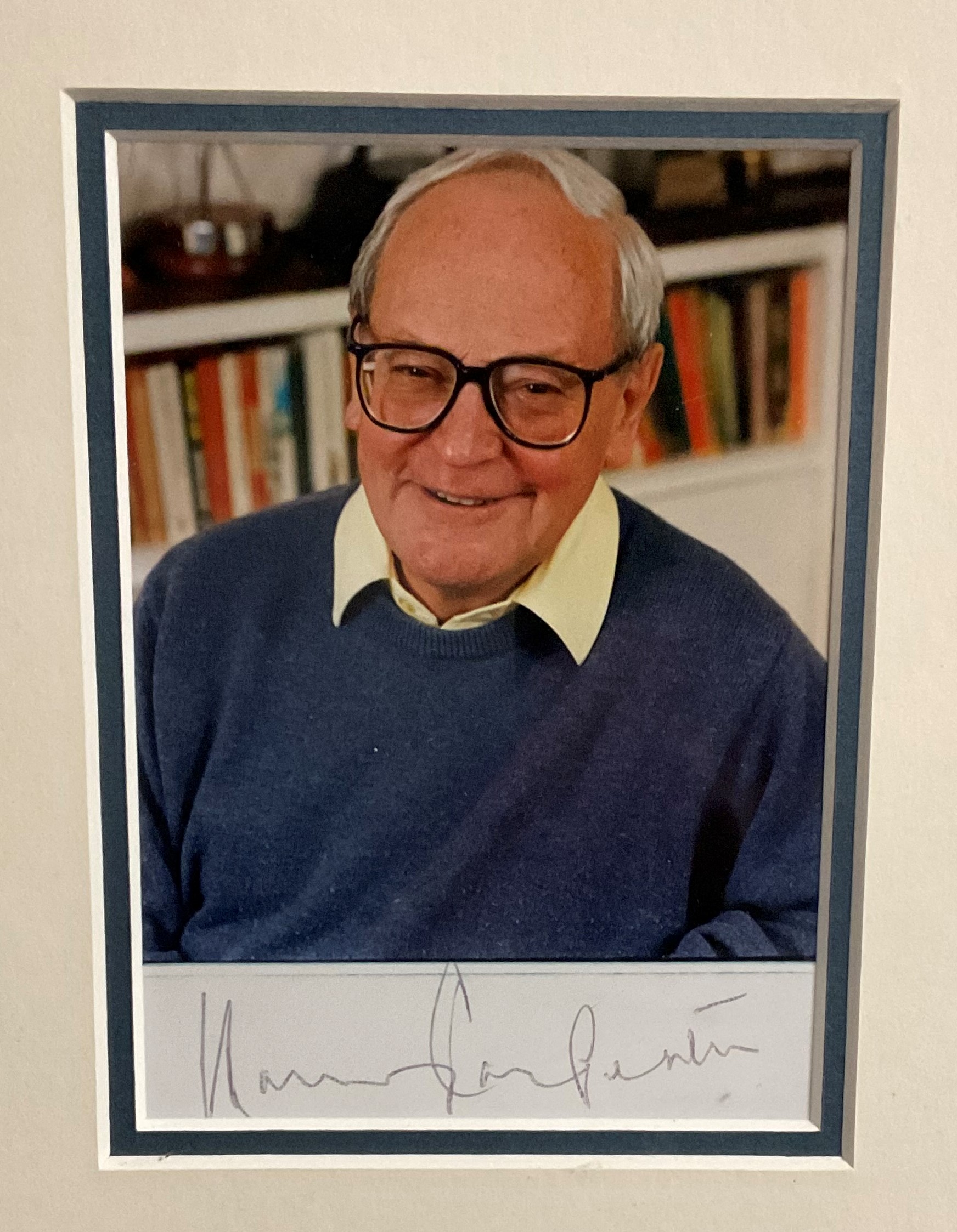 Harry Carpenter OBE Hand signed 5. 5x4 Colour Photo in blue wooden frame measuring 14. 5x12 Overall.