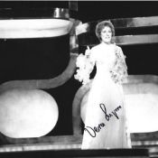 Vera Lynn signed 10x8 vintage black and white photo. Dame Vera Margaret Lynn CH DBE OStJ (née Welch;