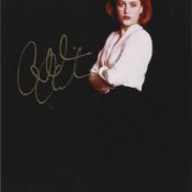Gillian Anderson signed 10x8 colour photo. Gillian Leigh Anderson, (born August 9, 1968 ) is an