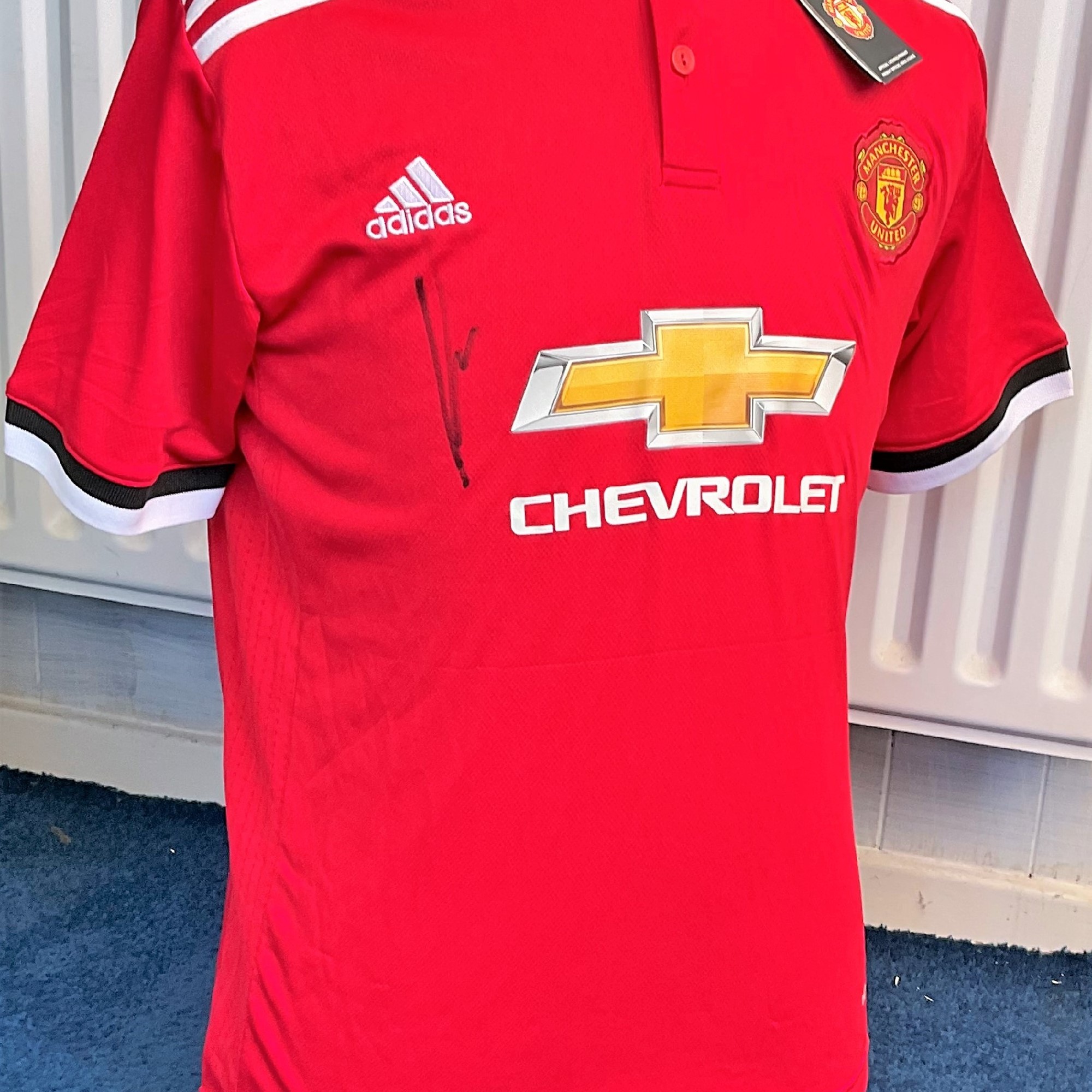 Football Romelu Lukaku signed Manchester United replica shirt. Size Small. Good condition. All