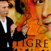 Roberto Benigni signed 12x8 colour photo. Roberto Remigio Benigni Cavaliere di Gran Croce OMRI,