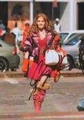 Isla Fisher signed 6x4 colour photo. Isla Lang Fisher ( born 3 February 1976) is an Australian