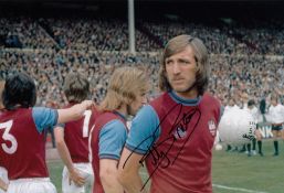 Autographed BILLY BONDS 12 x 8 photo - B/W, depicting the West Ham United captain taking it all in