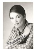 Glenda Jackson signed 3 1/2 x 5 1/2 black and white photo, good condition. Good condition. All