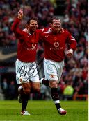Football Autographed RYAN GIGGS 16 x 12 photo - Col, depicting Manchester United's RYAN GIGGS