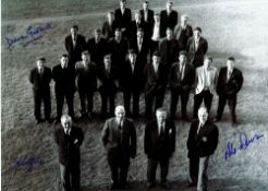 Football Autographed MAN UNITED 16 x 12 photo - B/W, depicting Manchester United's playing staff and