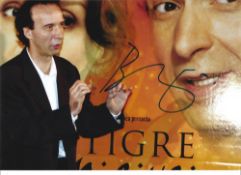 Roberto Benigni signed 12x8 colour photo. Roberto Remigio Benigni Cavaliere di Gran Croce OMRI,