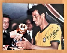 Football, Carlos Alberto Torres signed 16x12 inch colour photo. Pictured as he receives the 1970
