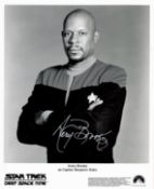 Avery Brooks signed 10x8 Star Trek Deep Space Nine promo photo pictured as Captain Benjamin Sisko.