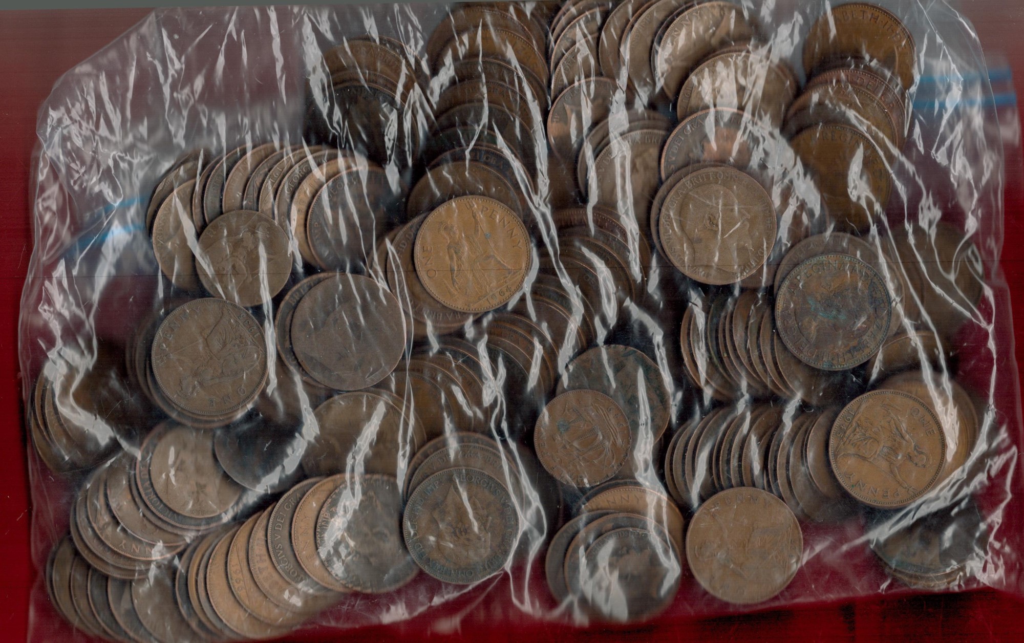 Large Bag of Old Pennies and Half-Pennies quantity unknown 100s, Good Condition. Est.