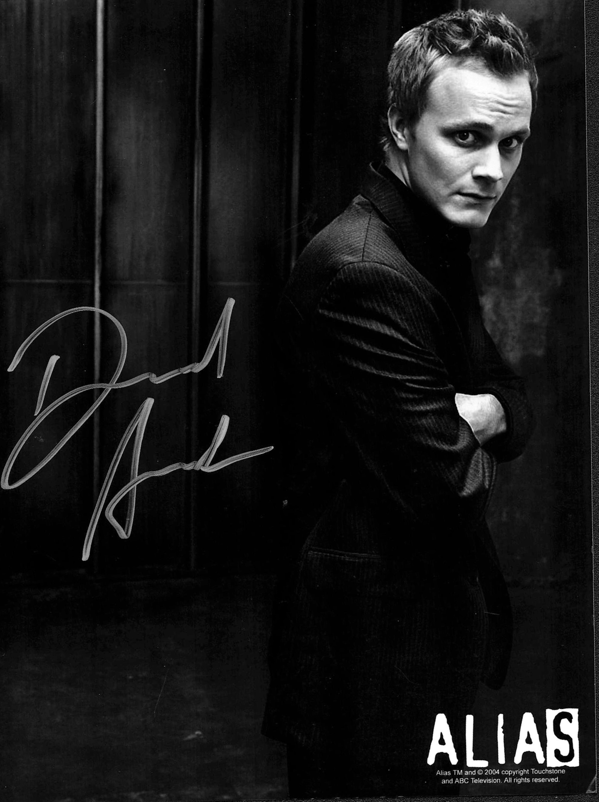 Alias Actor, David Anders signed 10x8 colour promo photograph pictured during his role as Julian