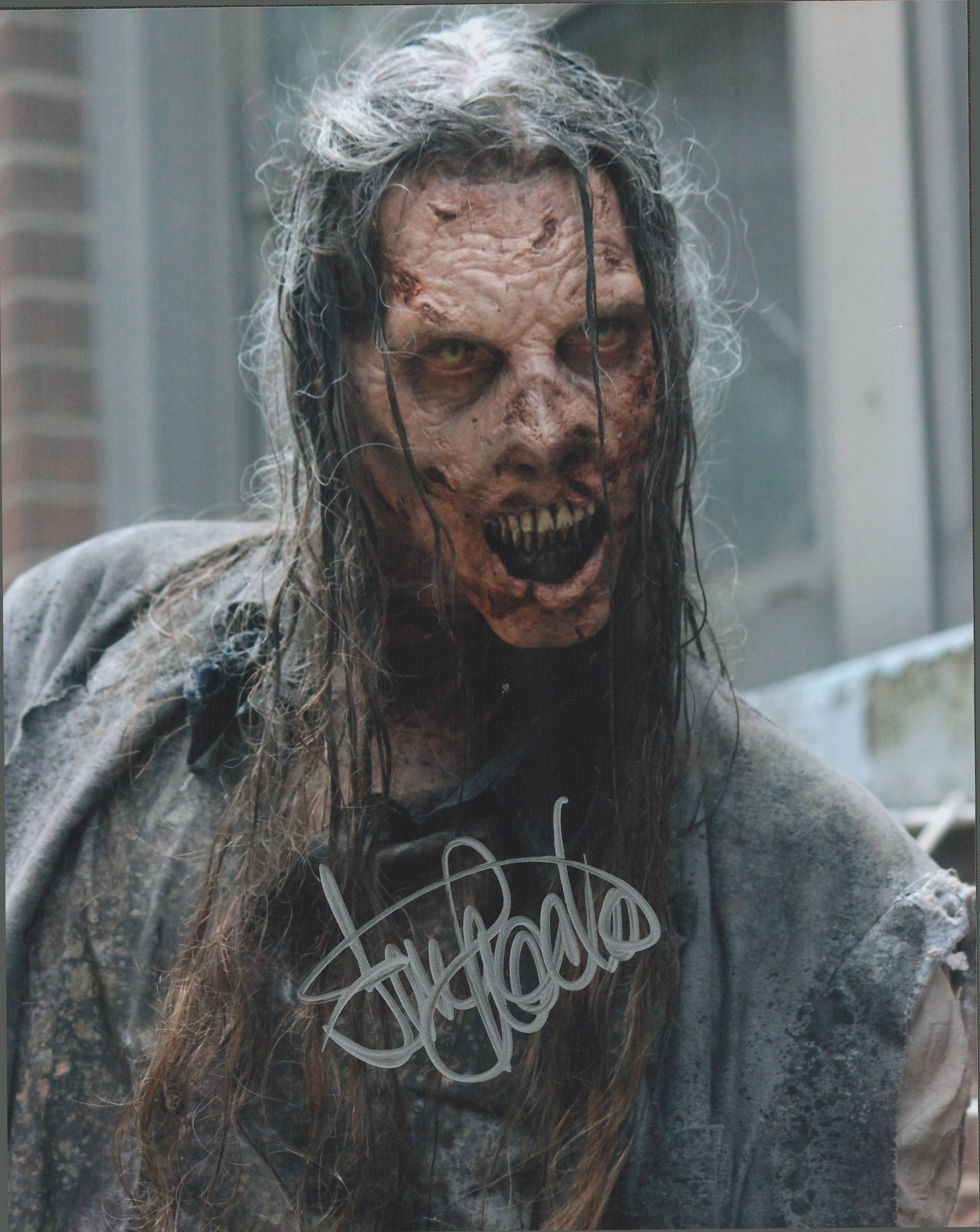 Walking Dead Star, Tim Proctor signed 10x8 colour photograph pictured as a walker on Season 5 in