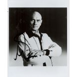 Yul Brynner signed 10x8 black and white photo. Yuliy Borisovich Briner ( The King and I, for which