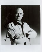 Yul Brynner signed 10x8 black and white photo. Yuliy Borisovich Briner ( The King and I, for which
