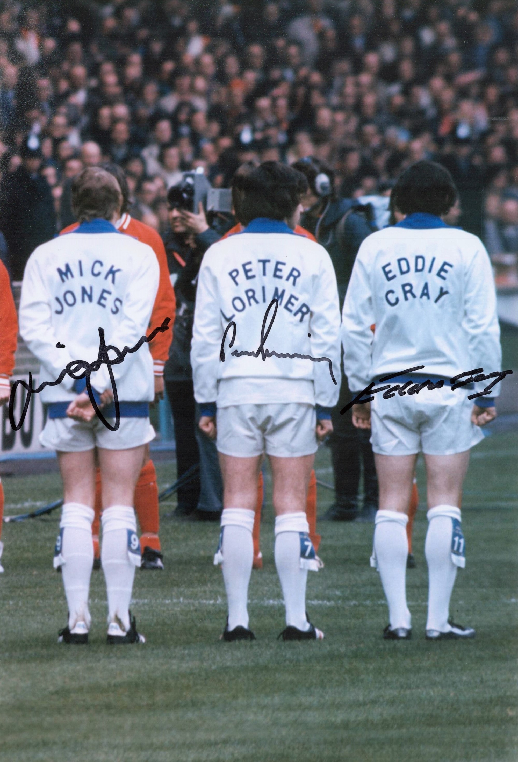 Autographed Leeds United 12 X 8 Photo colour, Depicting A Wonderful Image Showing Mick Jones, - Image 2 of 2
