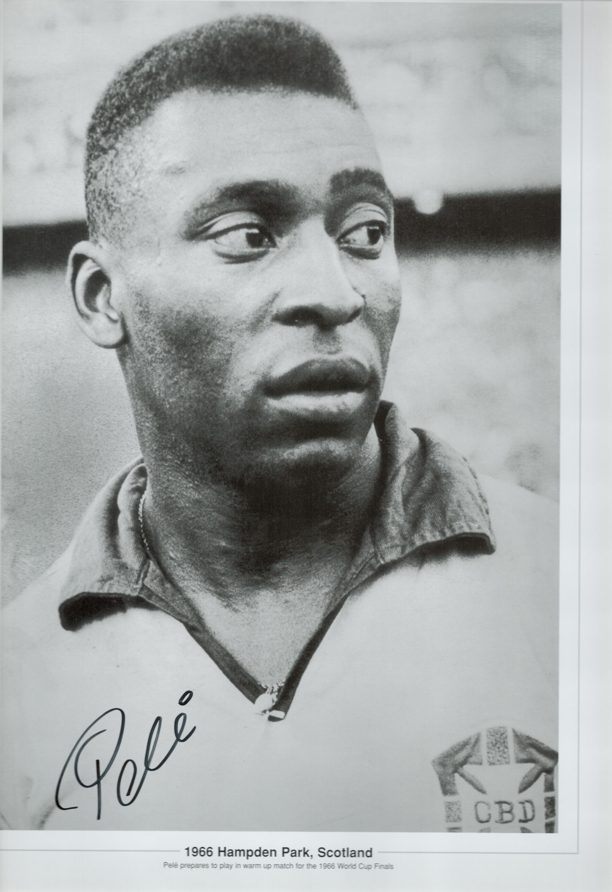 Football Pele signed 20x14 black and white print pictured before warm up match for the 1966 World - Image 2 of 2