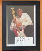 Hank Marvin 14x10 framed signature piece featuring a colour photograph of the musician plus a signed