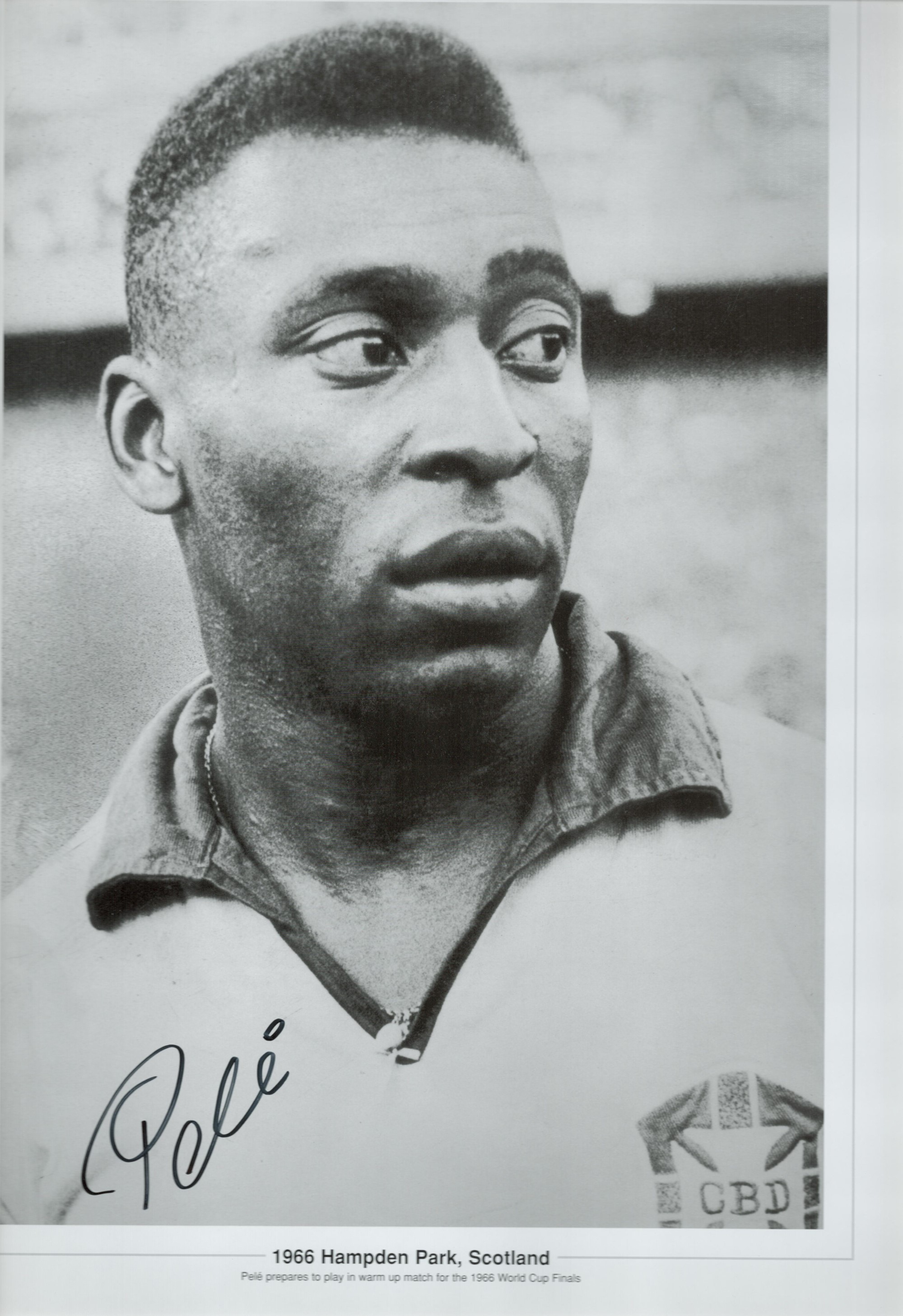 Football Pele signed 20x14 black and white print pictured before warm up match for the 1966 World