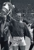 Autographed Ray Wilson 12 X 8 Photo - B/W, Depicting The Everton Full-Back Holding Aloft The Fa
