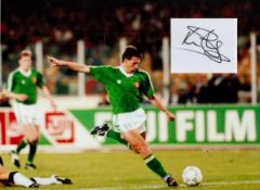 Football, Kevin Sheedy signed and mounted colour presentation photograph, approx 16x12. Sheedy spent