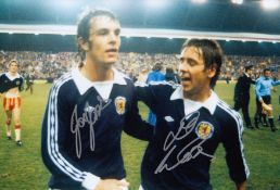 Autographed Scotland 12 X 8 Photo - Col, Depicting Joe Jordan And Don Masson Arm In Arm In