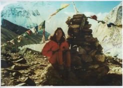 Mountaineer Rebecca Stephens signed 12 x 8 inch base camp colour photo. 1st woman to climb the Seven