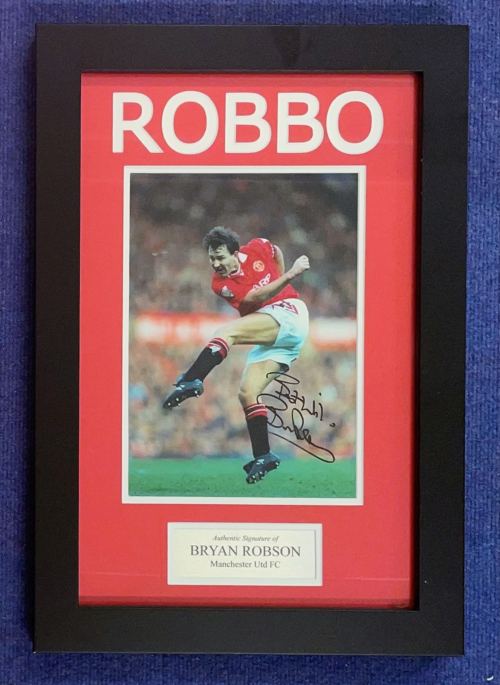 Football, Bryan Robson signed colour photograph, mounted and presented in a frame. With an approx