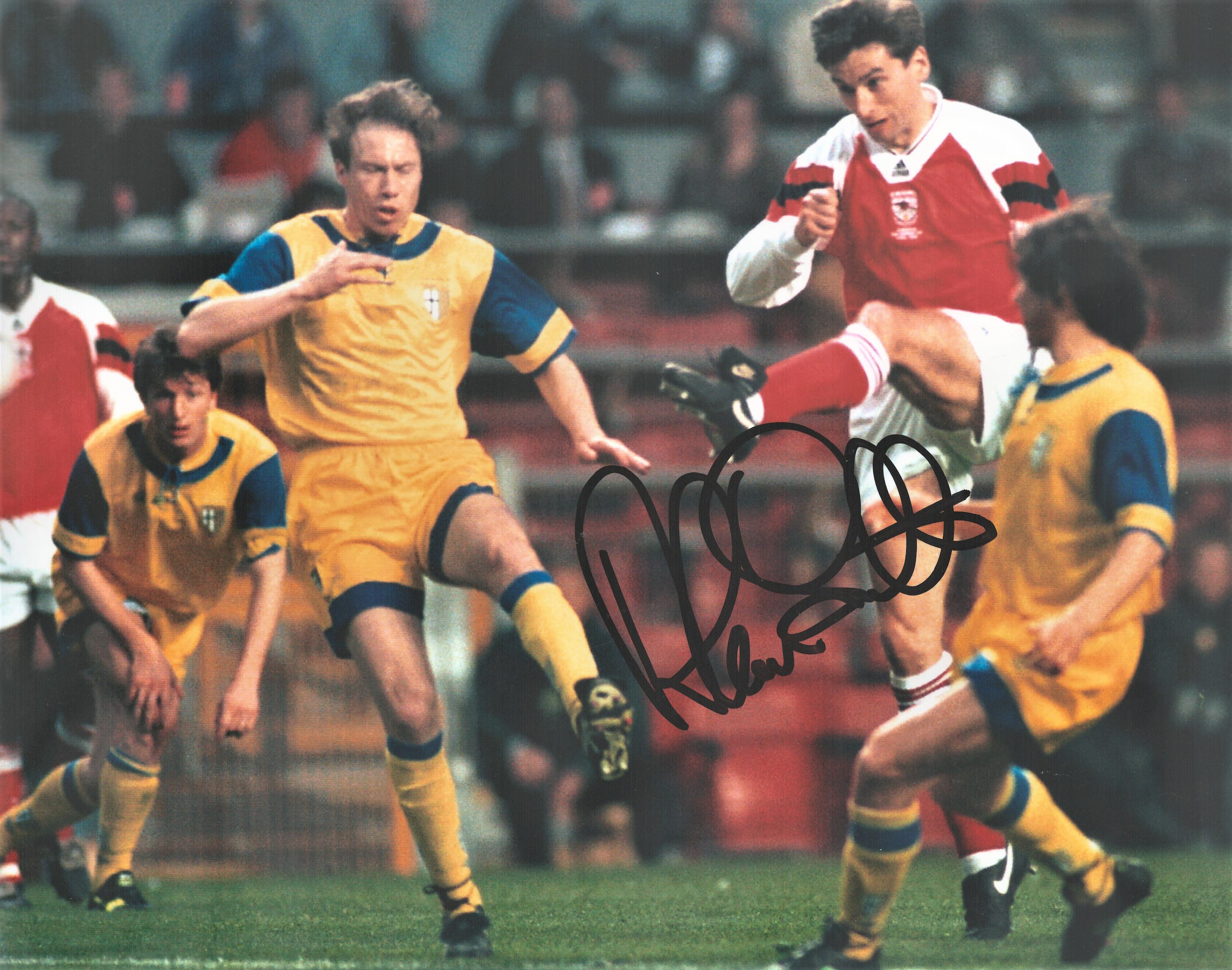 Arsenal FC Alan Smith Hand signed 10x8 Colour Photo. Photo shows Smith taking a shot against an