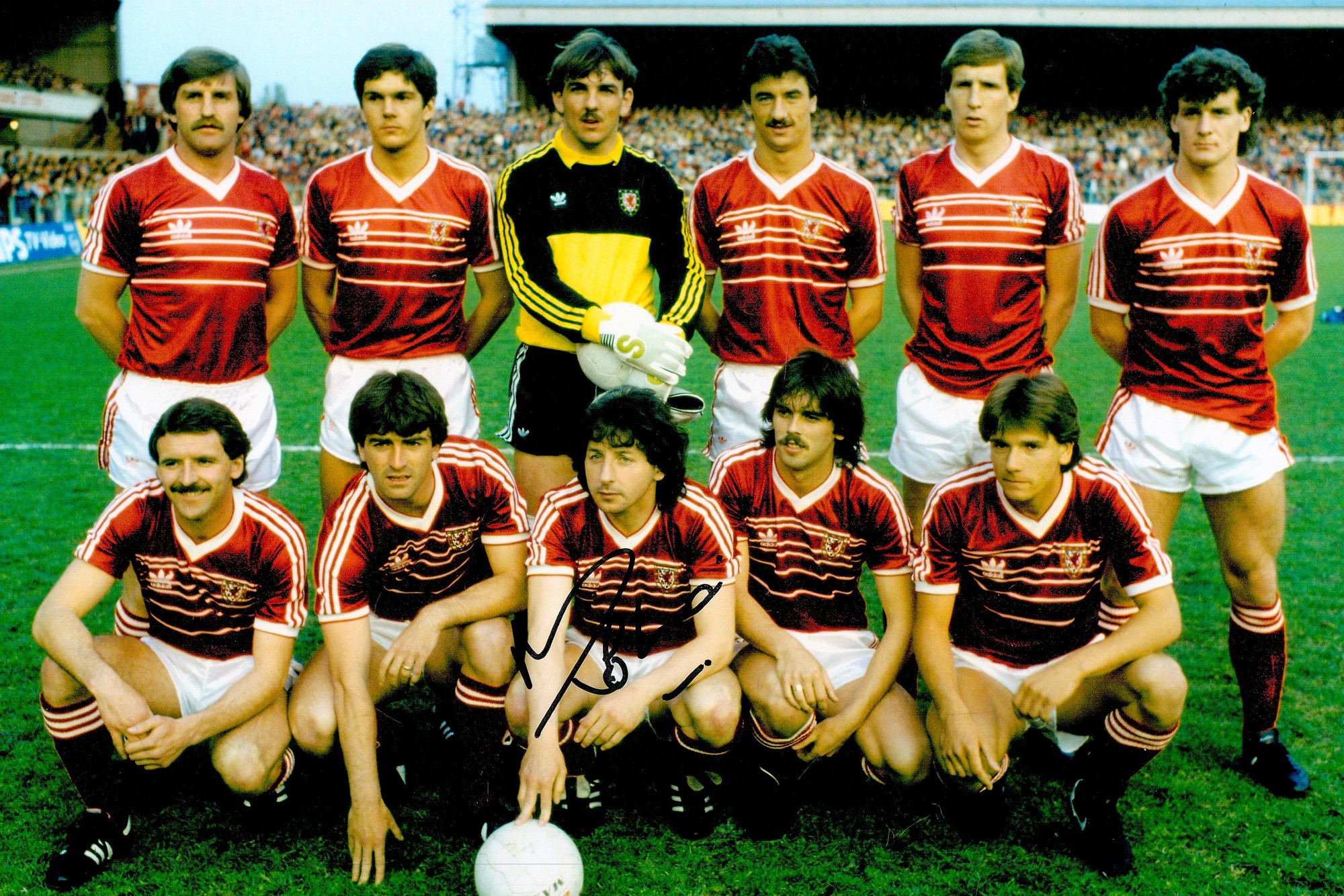 Mickey Thomas signed Wales 12x8 colour photo. Michael Reginald Thomas (born 7 July 1954) is a former