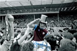 Football, Trevor Brooking 1975, Colourised, 12 X 8 Photograph Depicting West Ham United Fans