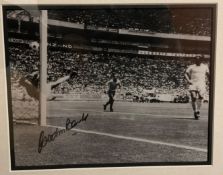 Football Legend Gordon Banks signed and framed Black and White Photograph. Measuring 18x17