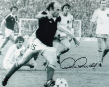 Archie Gemmill, Scottish International, 10x8 inch Signed Photo. Good condition. All autographs