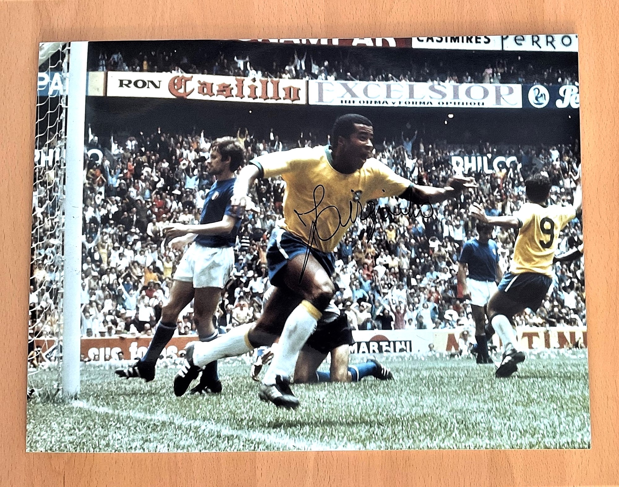 Football, Jairzinho signed 12x16 colour photograph pictured in action whilst playing for Brazil in
